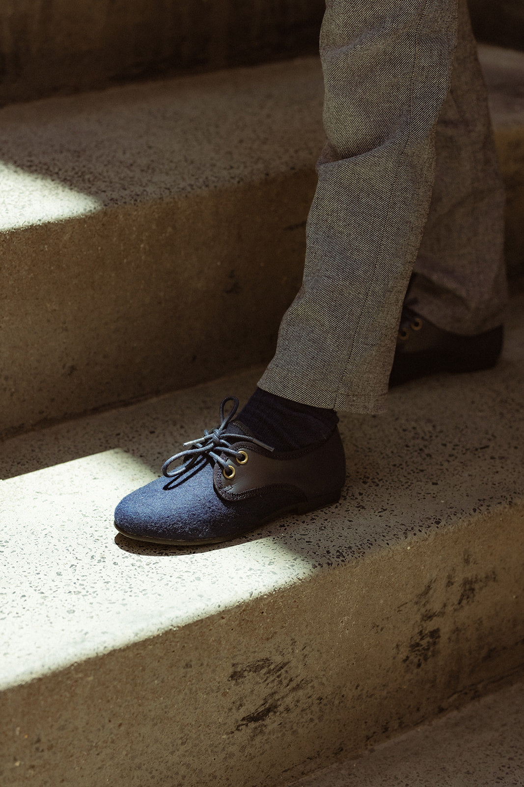 ELEGANT LACES