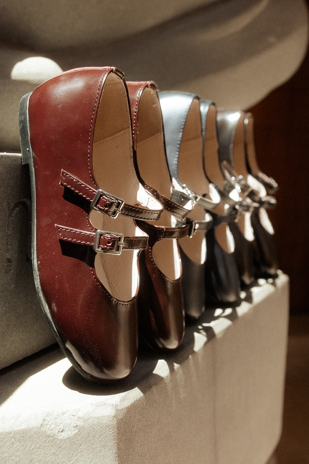 2 STRAPS & BUCKLES