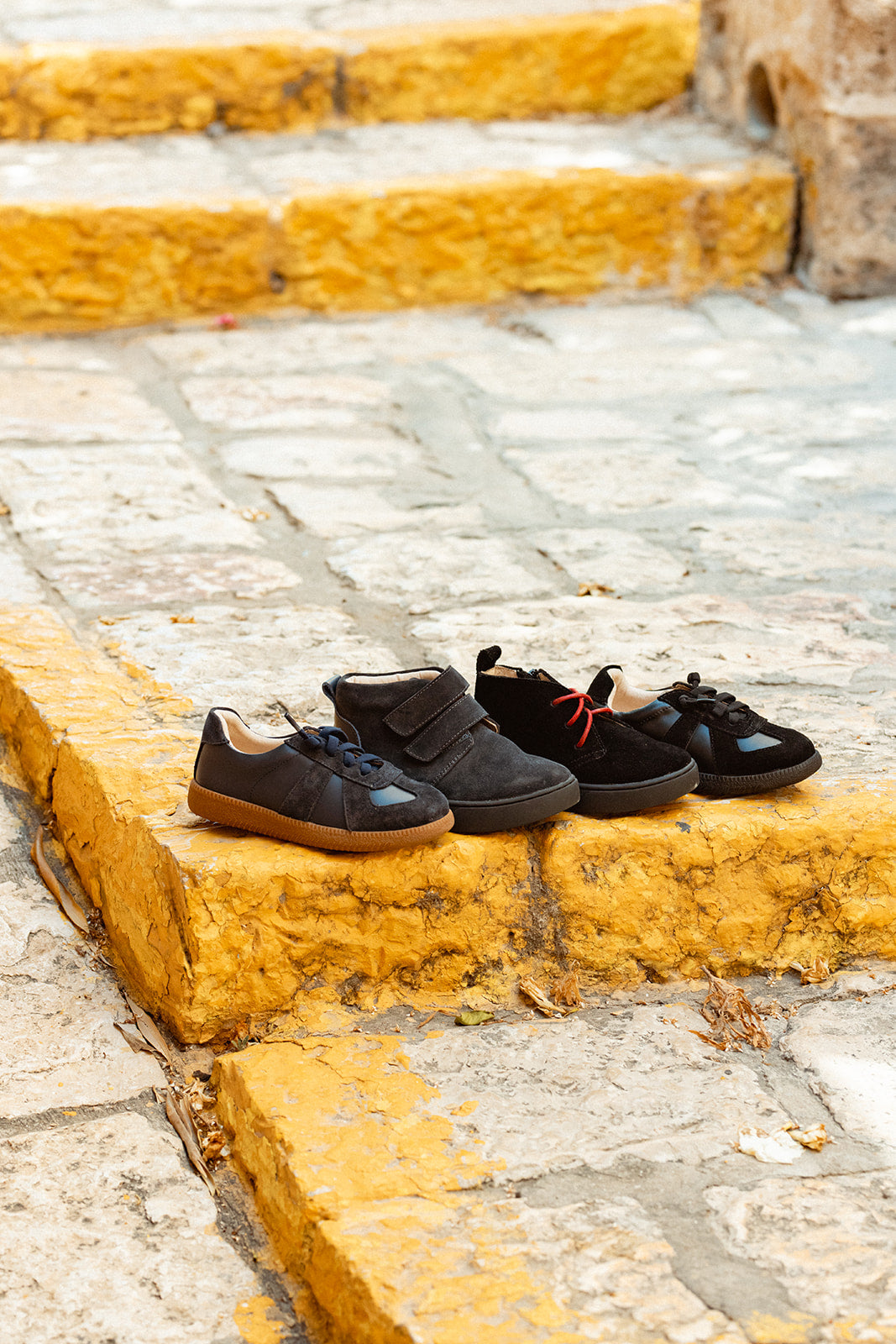 HIGH-TOP DOUBLE VELCRO STRAP