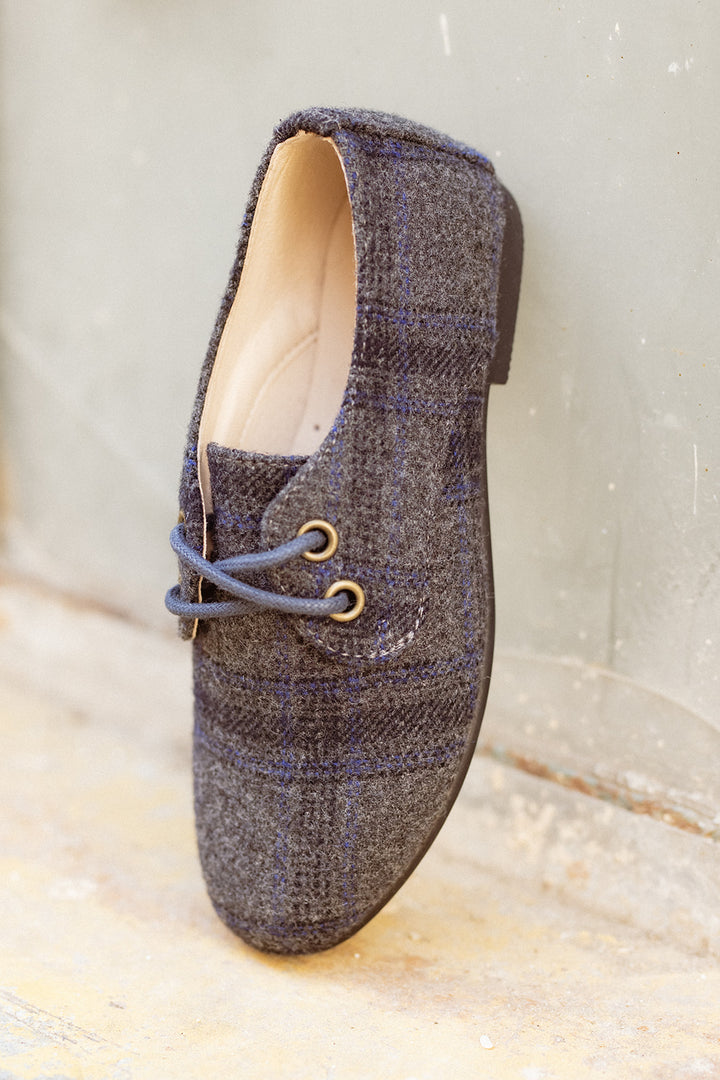 ELEGANT LACES