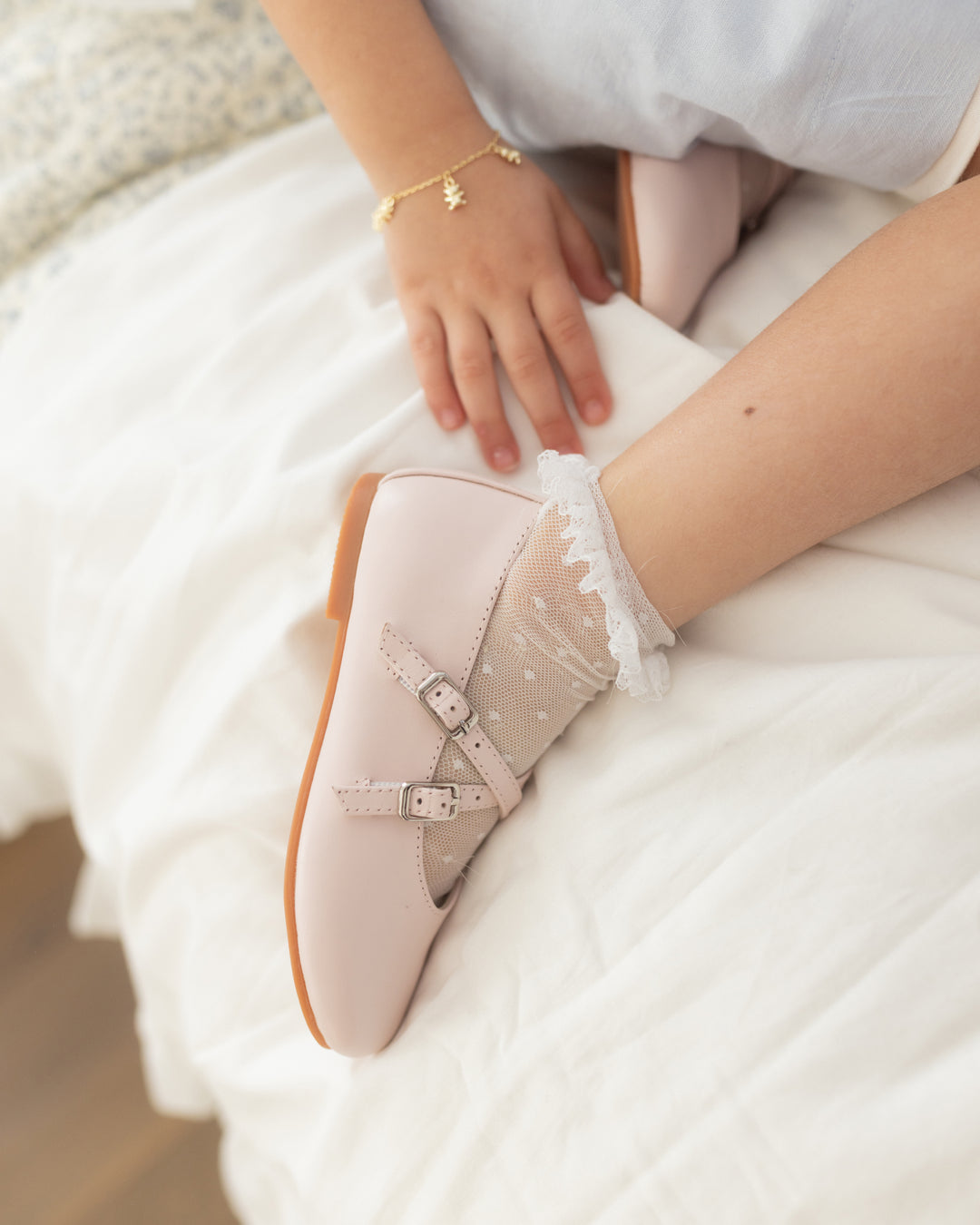 2 CROSS STRAPS WITH BUCKLES