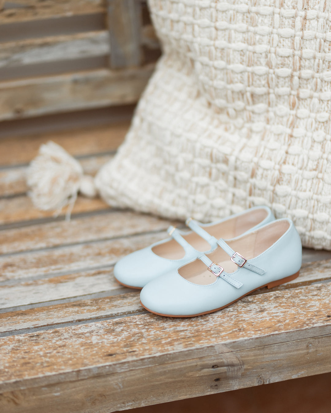 2 STRAPS WITH BUCKLES