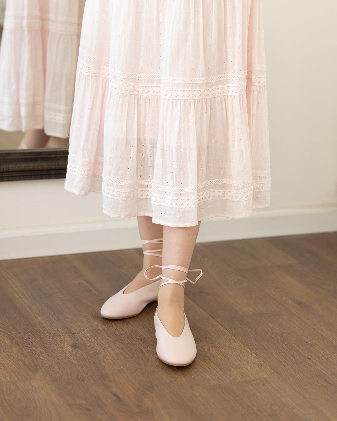 BALLERINA WITH TIE STRAP