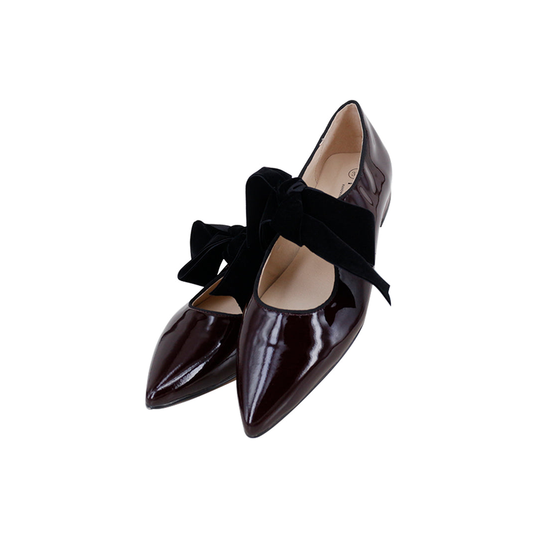 POINTED SHOE WITH BOW TIE