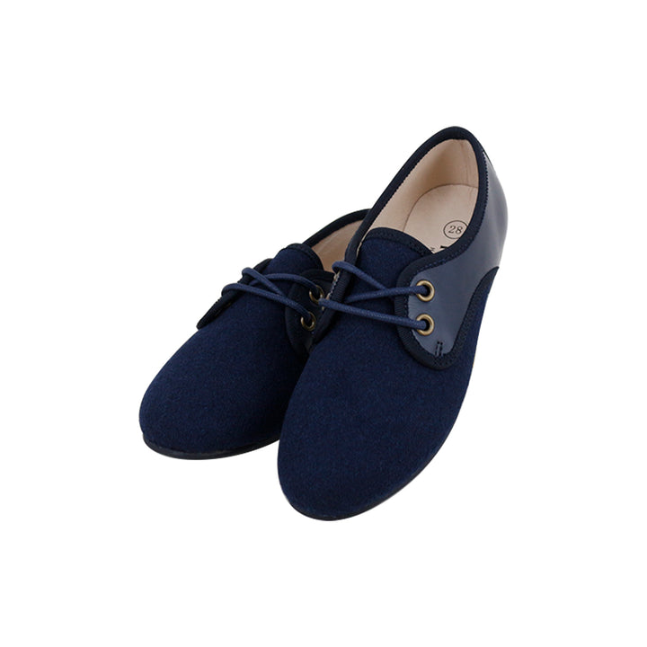 ELEGANT LACES