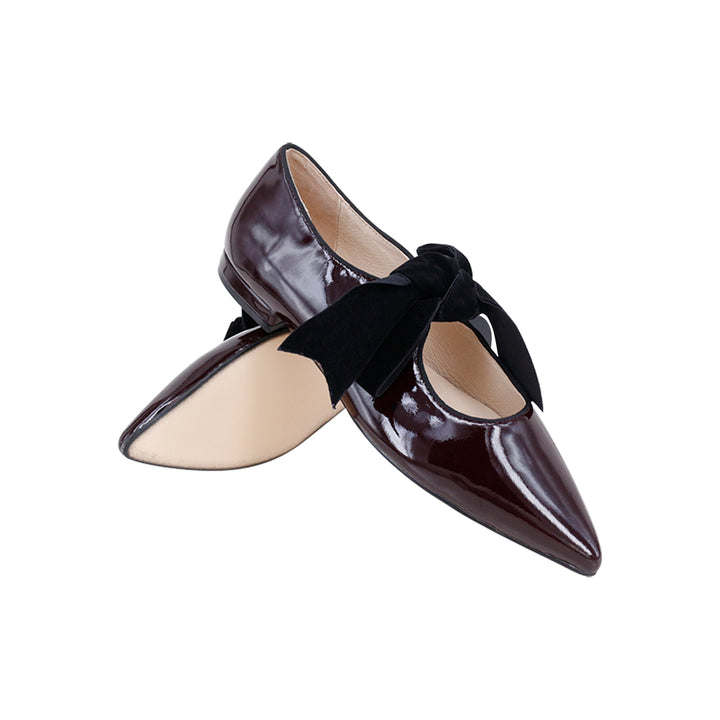 POINTED SHOE WITH BOW TIE