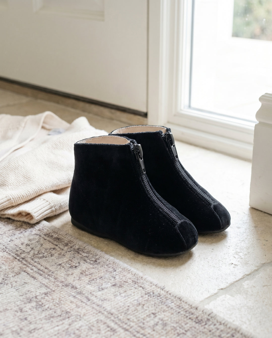 BOOTIES WITH FRONT ZIPPER