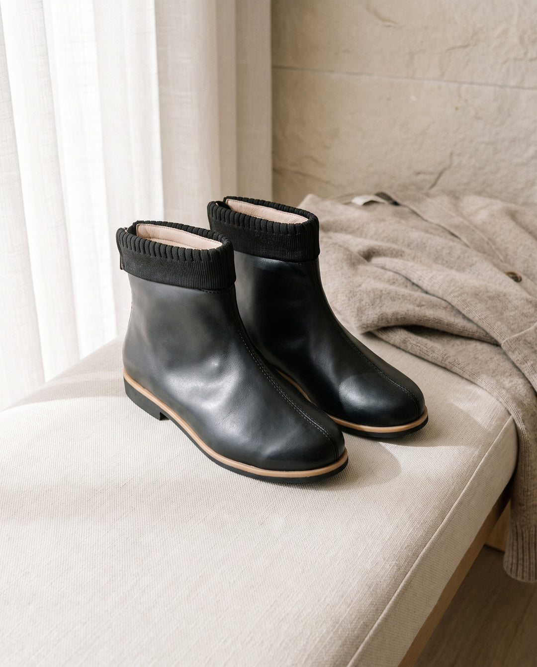 BOOTIES WITH BACK ZIPPER