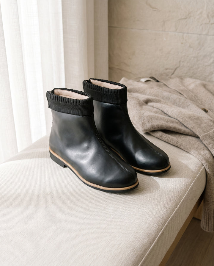 BOOTIES WITH BACK ZIPPER