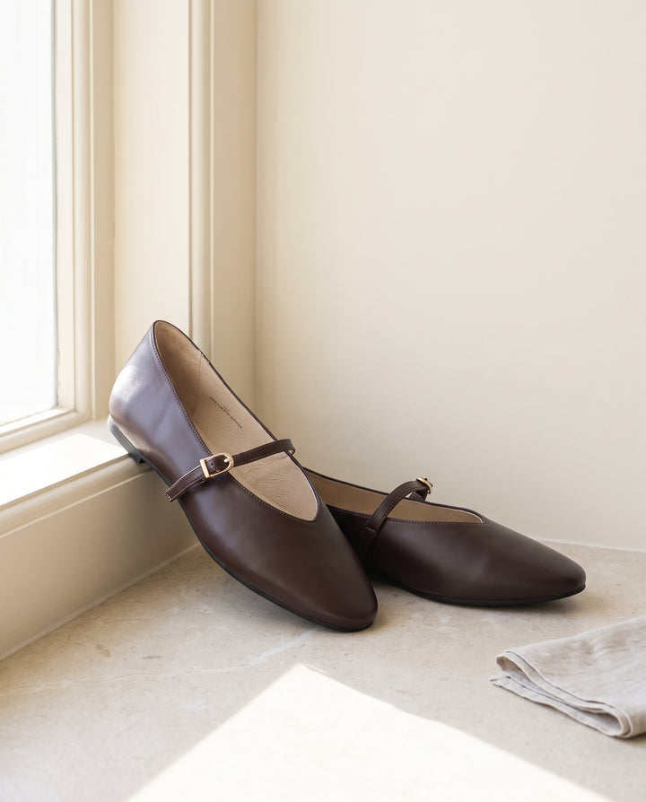 MARY JANE &amp;BUCKLE CLOSURE